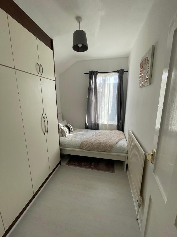 Home Sweet Home In Rg1 With Free Parking Reading Exterior photo