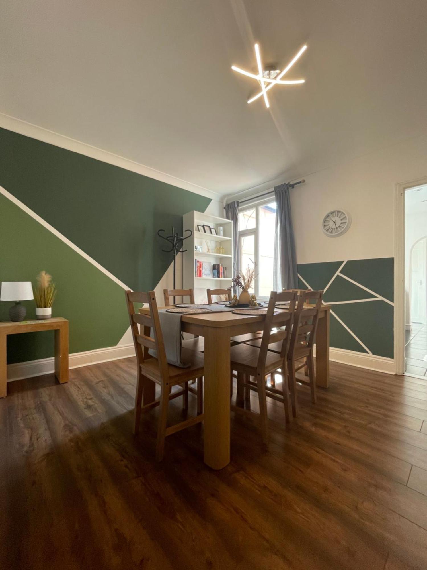 Home Sweet Home In Rg1 With Free Parking Reading Exterior photo