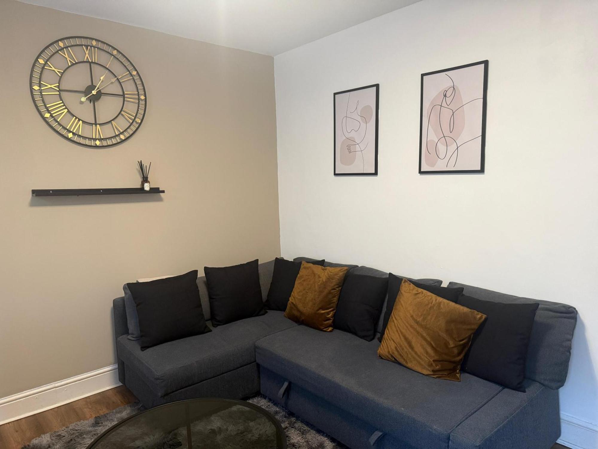Home Sweet Home In Rg1 With Free Parking Reading Exterior photo